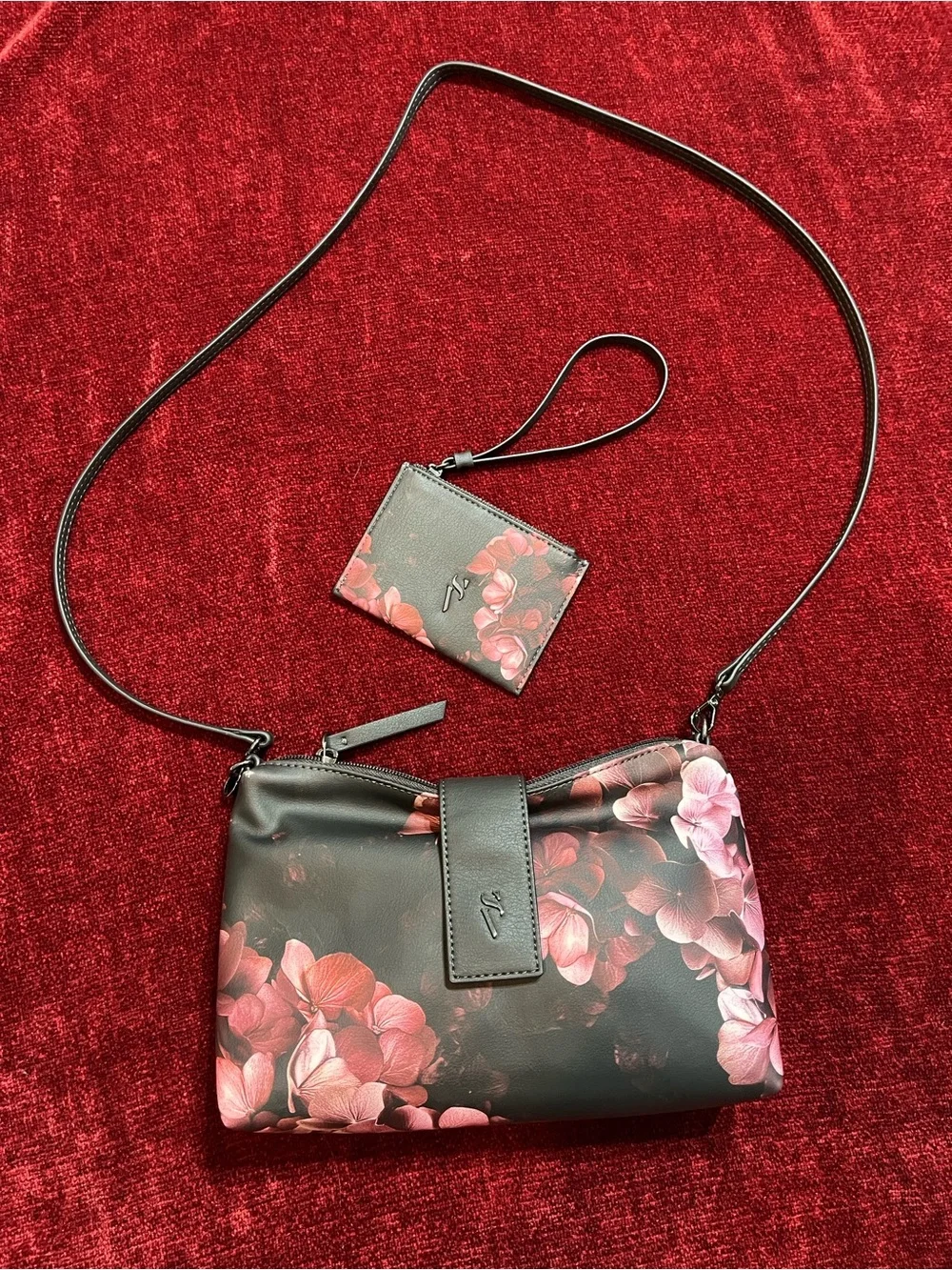 Simply Vera Vera Wang Black Floral Crossbody / Clutch + Wristlet Set | NWOT